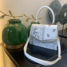 Load image into Gallery viewer, Cashew flower simple messenger bag AB2017