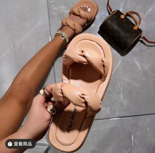 Load image into Gallery viewer, Hot selling platform slippers