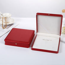 Load image into Gallery viewer, PU crown buckle flip jewelry box (AE4079)