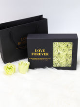 Load image into Gallery viewer, Christmas Valentine's Day 12 roses gift box (with necklace)AE4069