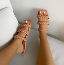 Load image into Gallery viewer, Hot selling multiple woven flat sandals