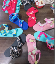 Load image into Gallery viewer, Colorblock printed beach sandals for summer
