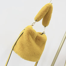 Load image into Gallery viewer, Hot plush bucket bag(A1143)
