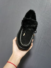 Load image into Gallery viewer, Flat-bottomed furry snow boots cotton shoes
