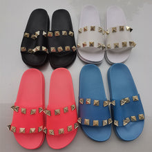 Load image into Gallery viewer, Fashion rhinestone rivet slippers（HPSD184）
