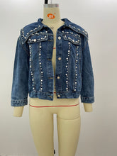 Load image into Gallery viewer, Fashionable pearl denim jacket（AY1288)
